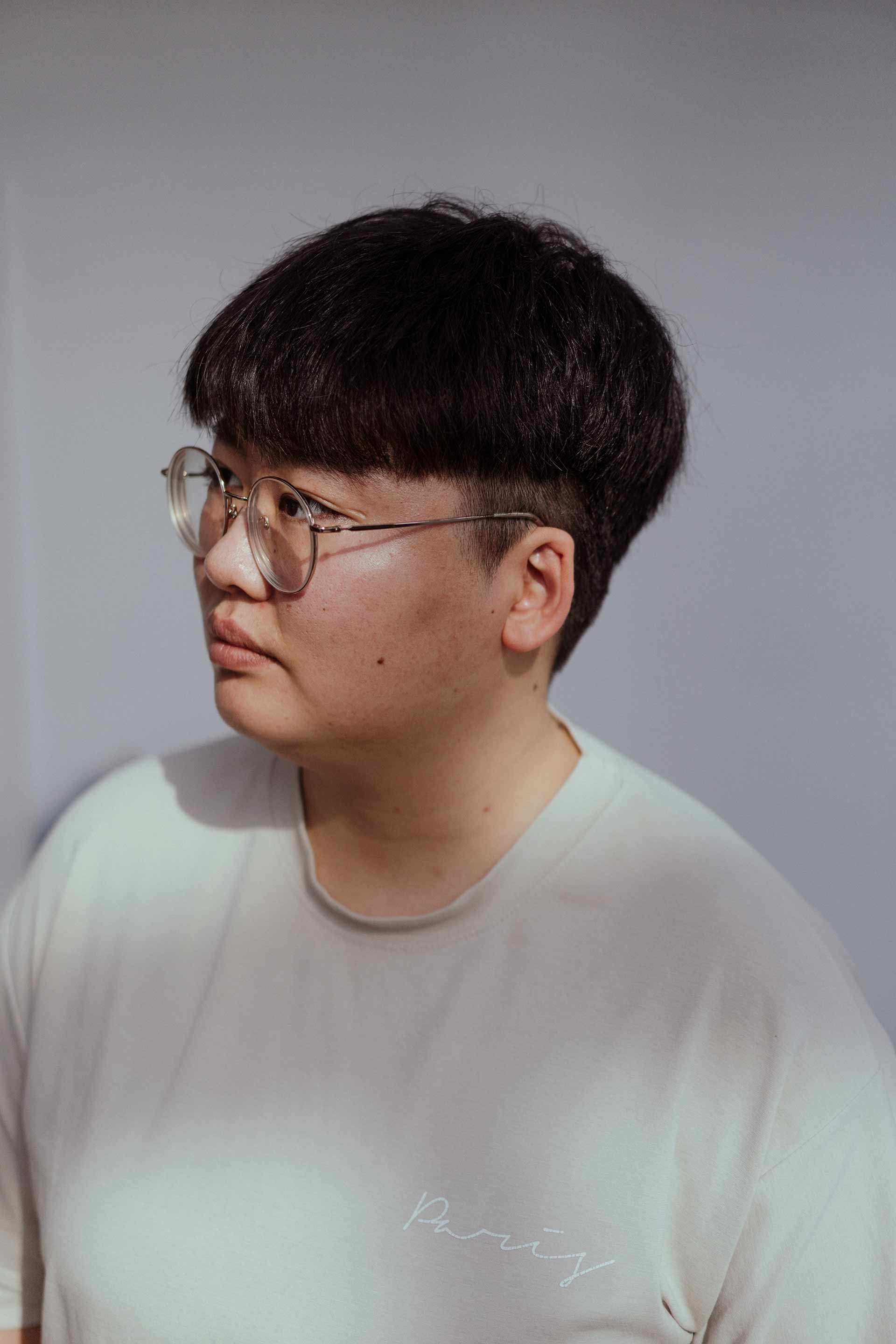 Park YeonJin, 29 ans, est la présidente de WITH (Wolves in the Hell, « Louves en enfer »), une communauté de femmes du sud du pays qui fonde ses principes sur le lesbianisme politique. Ses membres, au nombre de 540, se retrouvent pour faire du sport, pique-niquer, organiser des groupes de parole… ou pour partir en vacances ensemble.Crédit photo : Agnès Dherbeys